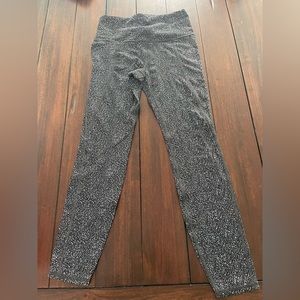 athleta salutation stash pocket lightning static 7/8 tight